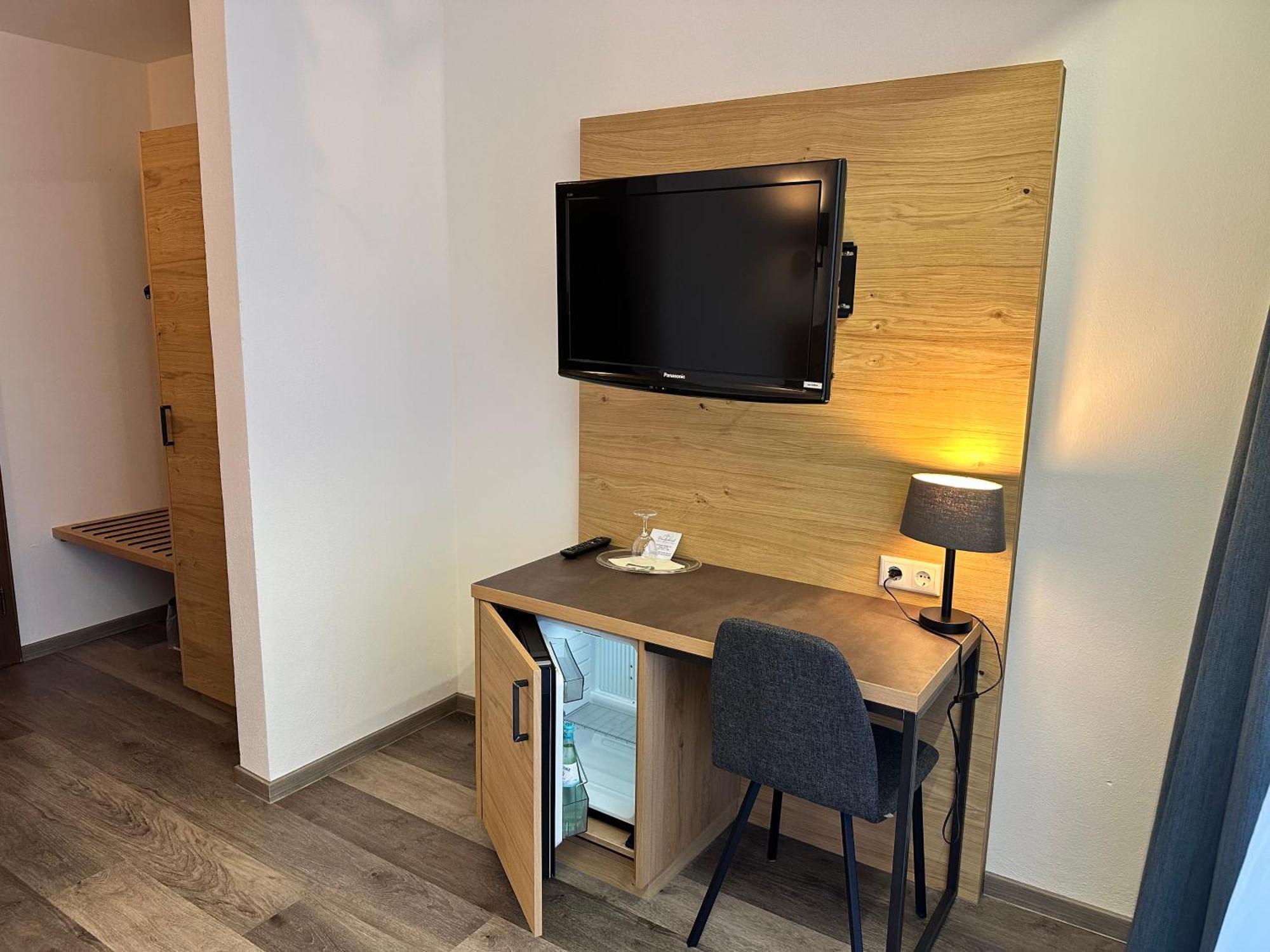 Hotel Raeucherhansl Loiching Buitenkant foto